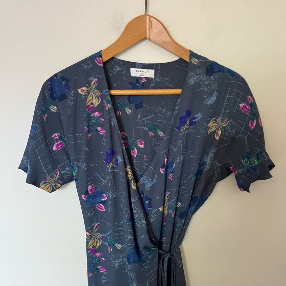Babaton Wallace Wrap Dress Dark Floral Size XXS - Picture 3 of 9